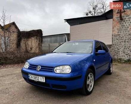 Синий Фольксваген Гольф, объемом двигателя 1.39 л и пробегом 299 тыс. км за 3350 $, фото 1 на Automoto.ua