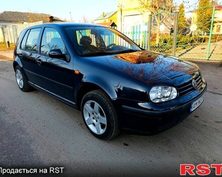 Синий Фольксваген Гольф, объемом двигателя 1.4 л и пробегом 300 тыс. км за 3500 $, фото 1 на Automoto.ua