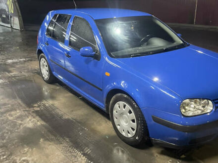 Синий Фольксваген Гольф, объемом двигателя 1.39 л и пробегом 320 тыс. км за 2500 $, фото 1 на Automoto.ua