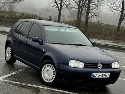 Синий Фольксваген Гольф, объемом двигателя 1.39 л и пробегом 200 тыс. км за 3699 $, фото 1 на Automoto.ua