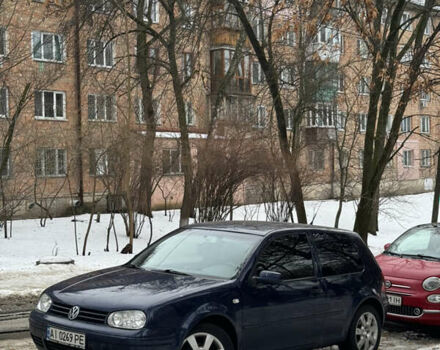 Синий Фольксваген Гольф, объемом двигателя 1.6 л и пробегом 300 тыс. км за 3700 $, фото 1 на Automoto.ua