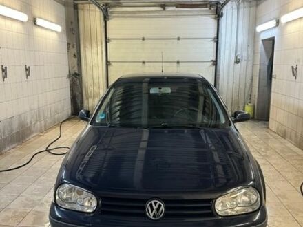 Синий Фольксваген Гольф, объемом двигателя 1.6 л и пробегом 250 тыс. км за 3000 $, фото 1 на Automoto.ua