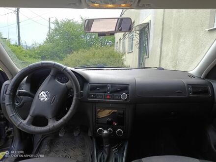 Фольксваген Гольф 2001 в Трускавце на Automoto.ua Синий Фольксваген Гольф, объемом двигателя 1.6 л и пробегом 200 тыс. км за 4100 $, фото 1 на Automoto.ua