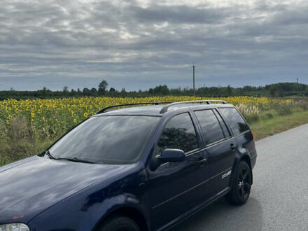 Синий Фольксваген Гольф, объемом двигателя 1.6 л и пробегом 221 тыс. км за 4600 $, фото 1 на Automoto.ua