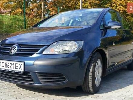 Синий Фольксваген Гольф, объемом двигателя 1.6 л и пробегом 252 тыс. км за 5000 $, фото 1 на Automoto.ua