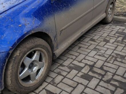 Синий Фольксваген Гольф, объемом двигателя 1.6 л и пробегом 350 тыс. км за 2271 $, фото 1 на Automoto.ua