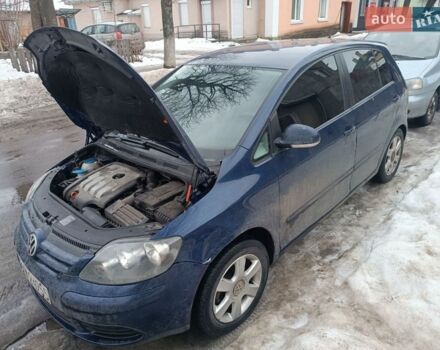 Синий Фольксваген Гольф, объемом двигателя 2 л и пробегом 400 тыс. км за 2300 $, фото 1 на Automoto.ua