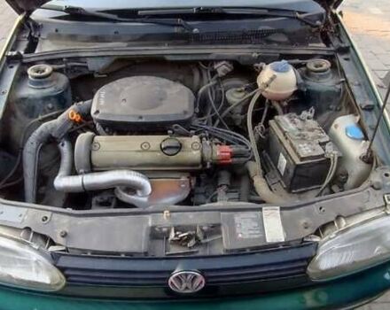 Зеленый Фольксваген Гольф, объемом двигателя 1.39 л и пробегом 245 тыс. км за 2290 $, фото 5 на Automoto.ua