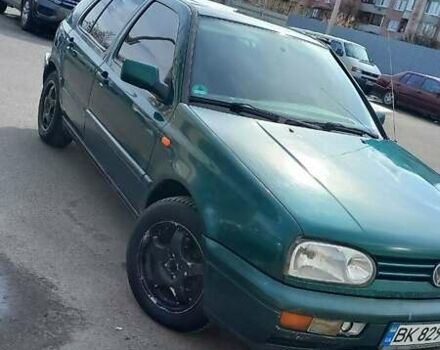 Зеленый Фольксваген Гольф, объемом двигателя 1.78 л и пробегом 285 тыс. км за 2300 $, фото 4 на Automoto.ua