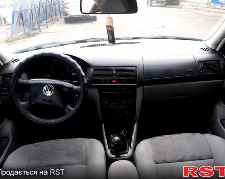 Зеленый Фольксваген Гольф, объемом двигателя 1.6 л и пробегом 200 тыс. км за 3700 $, фото 10 на Automoto.ua