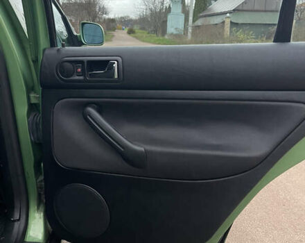 Зеленый Фольксваген Гольф, объемом двигателя 1.6 л и пробегом 210 тыс. км за 4200 $, фото 14 на Automoto.ua