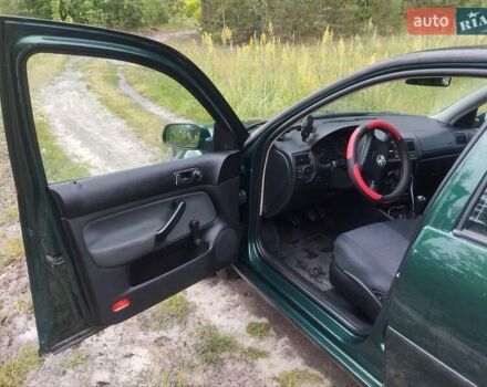 Зеленый Фольксваген Гольф, объемом двигателя 1.4 л и пробегом 326 тыс. км за 3800 $, фото 9 на Automoto.ua