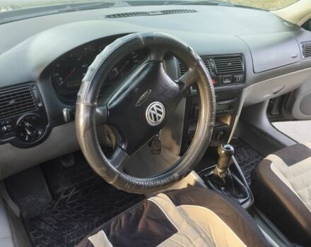 Зеленый Фольксваген Гольф, объемом двигателя 1.6 л и пробегом 255 тыс. км за 3800 $, фото 12 на Automoto.ua