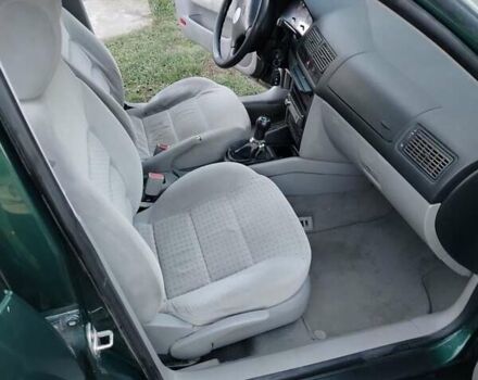 Зеленый Фольксваген Гольф, объемом двигателя 1.9 л и пробегом 331 тыс. км за 3000 $, фото 12 на Automoto.ua