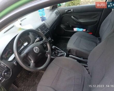 Зеленый Фольксваген Гольф, объемом двигателя 1.4 л и пробегом 309 тыс. км за 4200 $, фото 5 на Automoto.ua