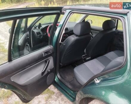 Зеленый Фольксваген Гольф, объемом двигателя 1.4 л и пробегом 326 тыс. км за 3800 $, фото 11 на Automoto.ua