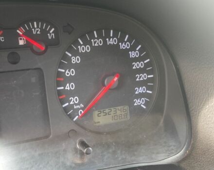 Зеленый Фольксваген Гольф, объемом двигателя 1.6 л и пробегом 255 тыс. км за 3800 $, фото 8 на Automoto.ua