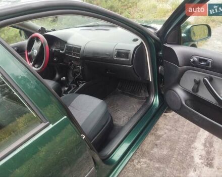 Зеленый Фольксваген Гольф, объемом двигателя 1.4 л и пробегом 326 тыс. км за 3800 $, фото 13 на Automoto.ua