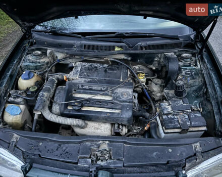 Зеленый Фольксваген Гольф, объемом двигателя 1.4 л и пробегом 366 тыс. км за 2850 $, фото 33 на Automoto.ua