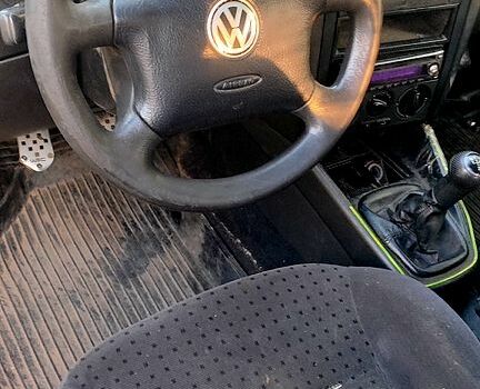 Зелений Фольксваген Гольф, об'ємом двигуна 1.4 л та пробігом 120 тис. км за 1145 $, фото 3 на Automoto.ua