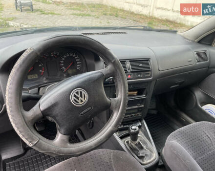 Зеленый Фольксваген Гольф, объемом двигателя 1.6 л и пробегом 230 тыс. км за 3500 $, фото 9 на Automoto.ua