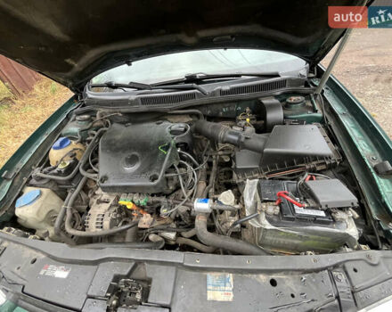 Зеленый Фольксваген Гольф, объемом двигателя 1.6 л и пробегом 292 тыс. км за 3900 $, фото 12 на Automoto.ua