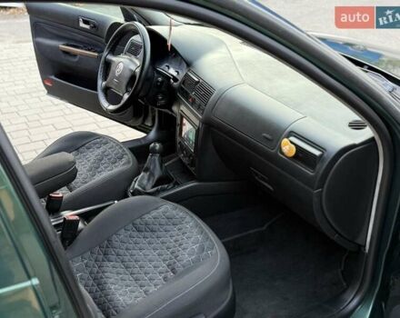 Фольксваген Гольф 1999 в Хмельницком на Automoto.ua Зеленый Фольксваген Гольф, объемом двигателя 1.39 л и пробегом 230 тыс. км за 3500 $, фото 24 на Automoto.ua