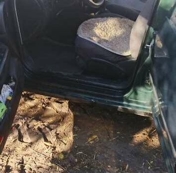 Зеленый Фольксваген Гольф, объемом двигателя 1.6 л и пробегом 400 тыс. км за 3200 $, фото 2 на Automoto.ua