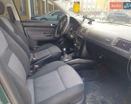 Зеленый Фольксваген Гольф, объемом двигателя 1.6 л и пробегом 307 тыс. км за 4100 $, фото 9 на Automoto.ua