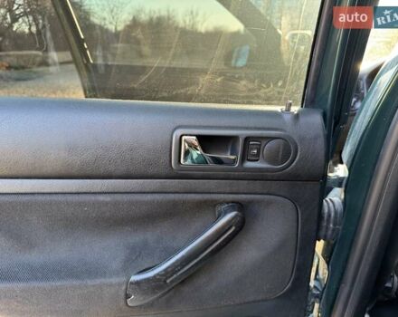 Зеленый Фольксваген Гольф, объемом двигателя 1.6 л и пробегом 250 тыс. км за 4000 $, фото 17 на Automoto.ua