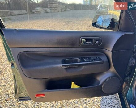 Зеленый Фольксваген Гольф, объемом двигателя 1.6 л и пробегом 250 тыс. км за 4000 $, фото 11 на Automoto.ua