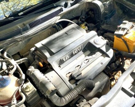 Фольксваген Гольф 2000 у Беляевке на Automoto.ua Зелений Фольксваген Гольф, об'ємом двигуна 1.6 л та пробігом 275 тис. км за 4000 $, фото 6 на Automoto.ua