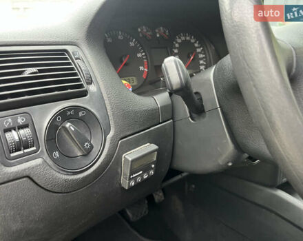 Зеленый Фольксваген Гольф, объемом двигателя 1.6 л и пробегом 221 тыс. км за 5200 $, фото 32 на Automoto.ua