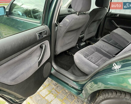 Зеленый Фольксваген Гольф, объемом двигателя 1.6 л и пробегом 221 тыс. км за 5200 $, фото 24 на Automoto.ua