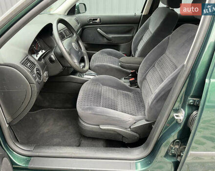 Зеленый Фольксваген Гольф, объемом двигателя 1.6 л и пробегом 221 тыс. км за 5200 $, фото 22 на Automoto.ua