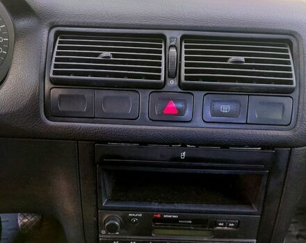 Зеленый Фольксваген Гольф, объемом двигателя 1.9 л и пробегом 310 тыс. км за 3100 $, фото 4 на Automoto.ua