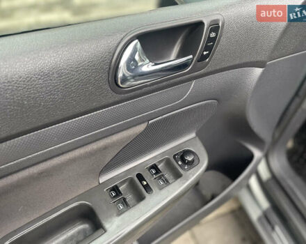 Зеленый Фольксваген Гольф, объемом двигателя 1.9 л и пробегом 304 тыс. км за 4450 $, фото 9 на Automoto.ua