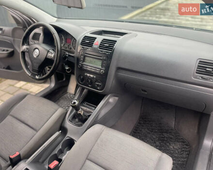 Зеленый Фольксваген Гольф, объемом двигателя 1.9 л и пробегом 304 тыс. км за 4450 $, фото 11 на Automoto.ua