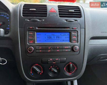 Зеленый Фольксваген Гольф, объемом двигателя 1.4 л и пробегом 274 тыс. км за 4700 $, фото 27 на Automoto.ua