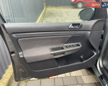 Зеленый Фольксваген Гольф, объемом двигателя 1.9 л и пробегом 304 тыс. км за 4450 $, фото 8 на Automoto.ua