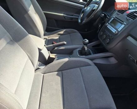 Зелений Фольксваген Гольф, об'ємом двигуна 1.39 л та пробігом 332 тис. км за 5499 $, фото 4 на Automoto.ua