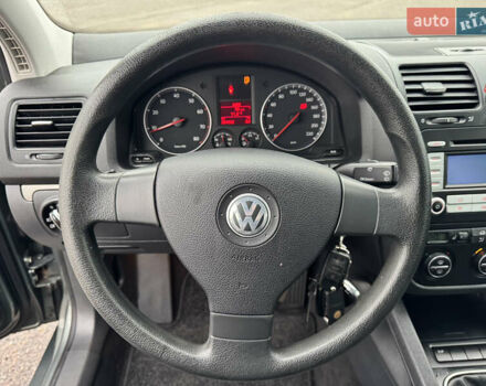 Зеленый Фольксваген Гольф, объемом двигателя 1.4 л и пробегом 201 тыс. км за 5850 $, фото 31 на Automoto.ua