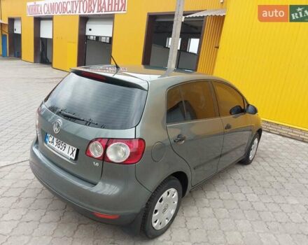 Зеленый Фольксваген Гольф, объемом двигателя 1.6 л и пробегом 214 тыс. км за 7700 $, фото 3 на Automoto.ua