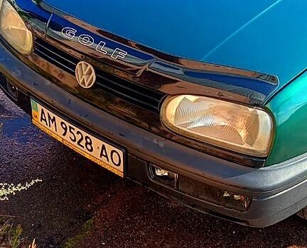 Зеленый Фольксваген Гольф, объемом двигателя 1.4 л и пробегом 320 тыс. км за 2300 $, фото 3 на Automoto.ua