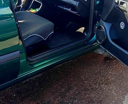 Зеленый Фольксваген Гольф, объемом двигателя 1.4 л и пробегом 320 тыс. км за 2300 $, фото 2 на Automoto.ua