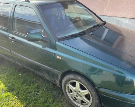 Зеленый Фольксваген Гольф, объемом двигателя 1.6 л и пробегом 300 тыс. км за 1350 $, фото 1 на Automoto.ua