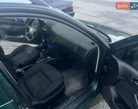 Зеленый Фольксваген Гольф, объемом двигателя 1.6 л и пробегом 265 тыс. км за 3500 $, фото 8 на Automoto.ua