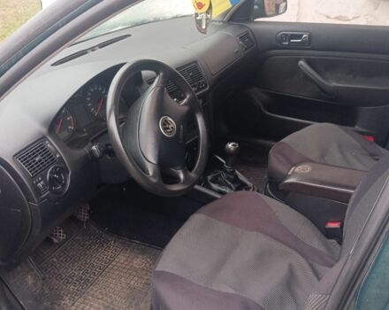 Зеленый Фольксваген Гольф, объемом двигателя 1.4 л и пробегом 220 тыс. км за 2256 $, фото 2 на Automoto.ua