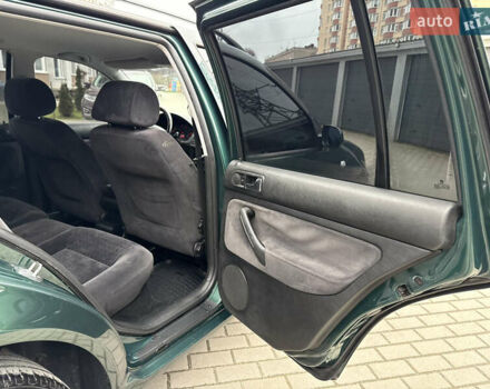 Зеленый Фольксваген Гольф, объемом двигателя 1.9 л и пробегом 377 тыс. км за 4150 $, фото 29 на Automoto.ua