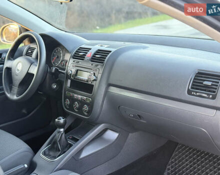 Зеленый Фольксваген Гольф, объемом двигателя 1.6 л и пробегом 174 тыс. км за 6500 $, фото 18 на Automoto.ua